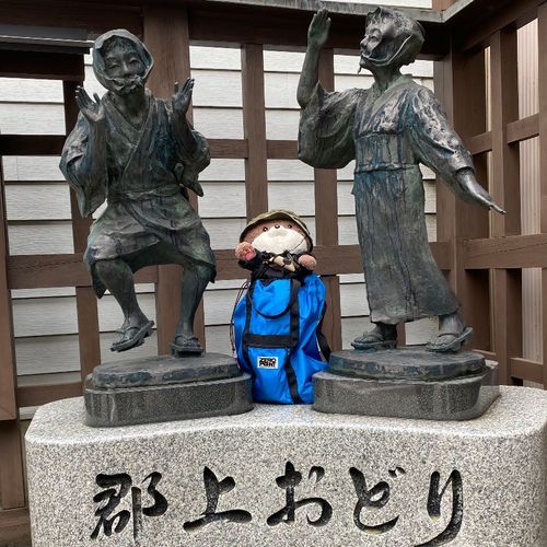 旅の最後は、岐阜県の郡上市に寄って帰ったよ。郡上踊りがすごく有名だよね。お城があったけど、おかあさんが疲れ切っていたから登るのは諦めて市内から写真を撮るだけにしたよ。レトロな町並もとても素敵だったよ☺️
