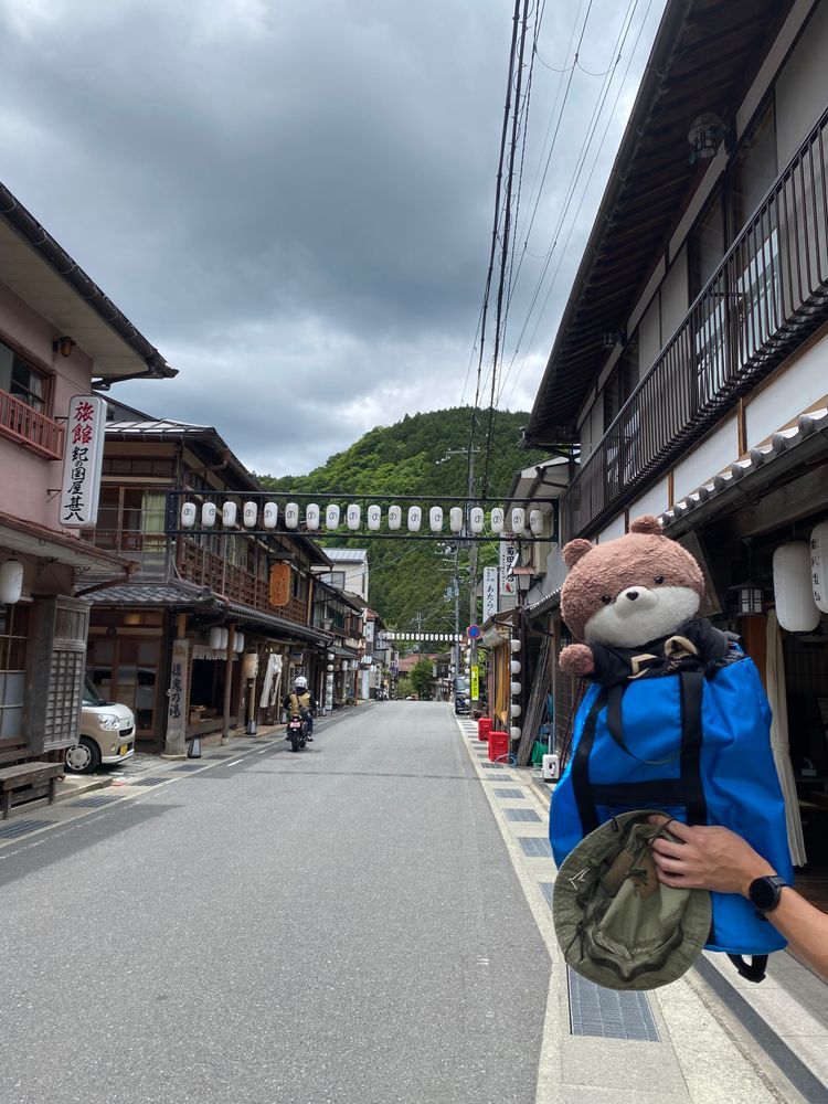 こんばんは、カワミちゃんだよ。奈良県の天川村に行ってきたよ❣️おかあさんが一度行ってみたかったんだって。天川弁財天っていう、有名な神社に行ったよ。内田康夫の有名な小説の舞台になった所だよ。