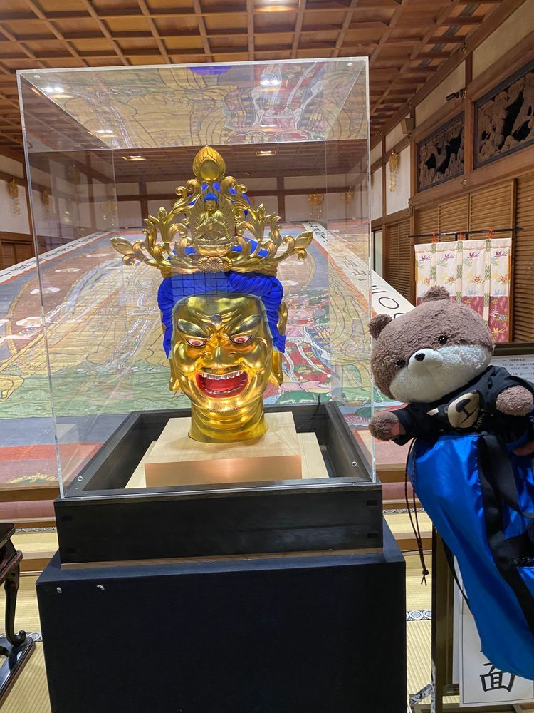 続いて、長谷寺って所に行ったよ。何も知らずに行ったんだけど、今日から紫陽花まつりが始まったそうで、すごい人だったよ❣️ご本尊の十一面観音も、大きさに圧倒されたよ。門前町にお土産物屋さんも充実してたからまた行きたいな〜💐