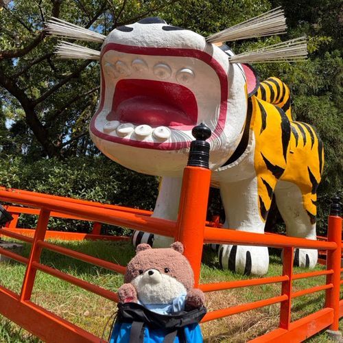みなさんこんにちは、カワミちゃんだよ。今日は信貴山にある朝護孫子寺っていうお寺に行ってきたよ。大きな虎の張子にお出迎えされて、とても楽しかったよ。山頂まで登ったら、奈良盆地や大阪の藤井寺、羽曳野の辺りがとてもよく見えたよ‼️今日は比較的暑くなくて、山歩きをしても快適だったよ。