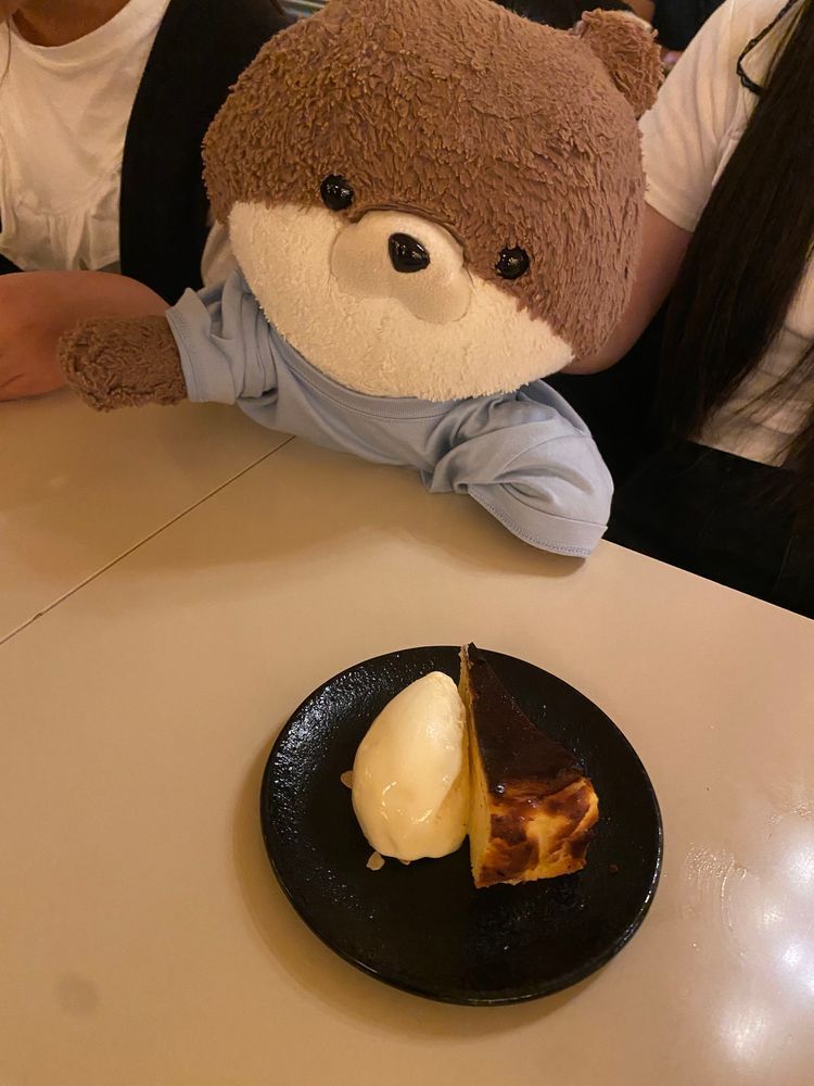 こんばんは、カワミちゃんだよ。今日はおとうさんのお誕生会をしにイタリアンのお店に連れて来てもらったよ‼️お店の雰囲気もお料理も最高だったよ。おとうさんお誕生日おめでとう🎂