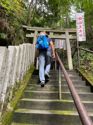 続いて行ったのはこちら！吉野町にある金峯山寺と、後醍醐天皇を祀っている吉水神社だよ。この座敷に後醍醐天皇がお座りになったそうだよ。最後のさすまたはめっちゃ重そうだったよ。さすまたって、ちいかわが持ってるやつかな…