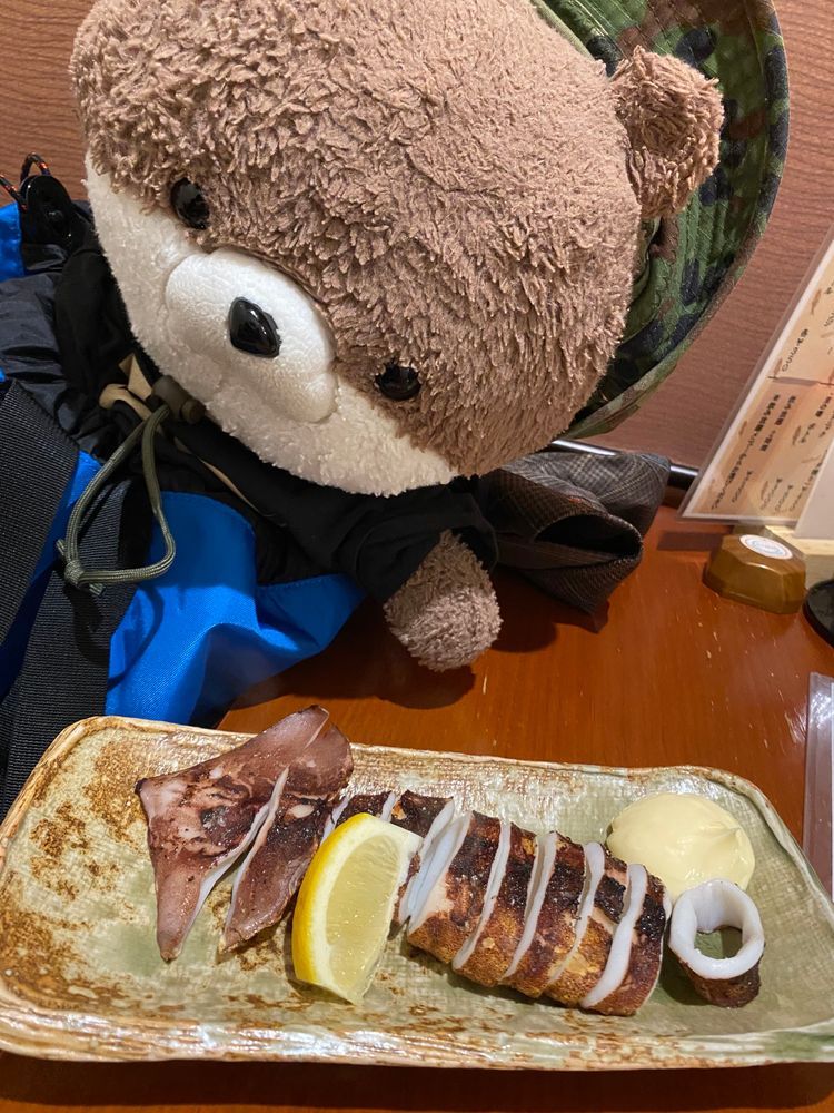 カワミちゃんが青森で食べたおいしいご飯だよ。焼肉を食べに行ったら、とうもろこしがあったんだけど、今が旬のすごく甘いとうもろこしだったよ🌽
海鮮居酒屋みたいな所では、イカを食べて満足したよ🦑青森は食べ物がおいしくてついつい食べ過ぎてしまったよ🤤