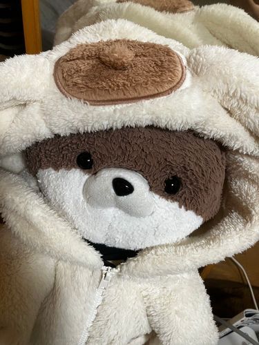こんばんは、カワミちゃんだよ。寒くなってきたから、遂にごしゅじんがポムポムプリンのパーカーを出してくれたよ❣️なかなか似合ってるでしょ☺️