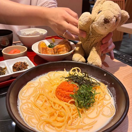 今日はママのお仕事終わりに東京駅でランチだよ！かねふくの明太子とっても美味しかった〜🦁
ちょっぴり辛くて大人の味だよ