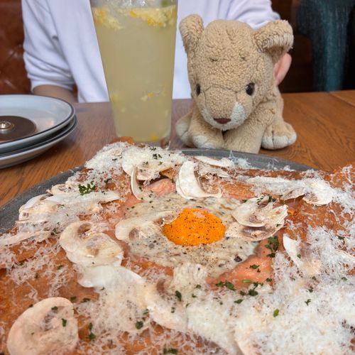 今日はママの行きつけのお店でガレット食べてきたよ🦁サーモンとシャンピニオンクリームのたっぷりマッシュルームガレット🐟🍄
ママがここのガレットを食べないとやってられない！って言ってた！