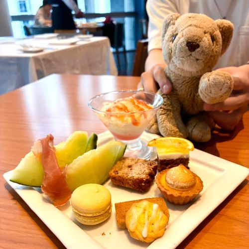 デザートも忘れないよ🍰色んなデザートがあって可愛い〜
ママはメロンが大好きだからたぁーくさん食べてたよ🍈🥩