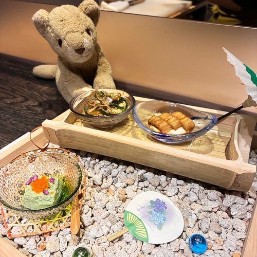 最初のご飯はきょうとのお出汁たっぷりコースだよ☀️きょうとで食べる料理はお出汁がたくさん使われててだいすきなんだって〜