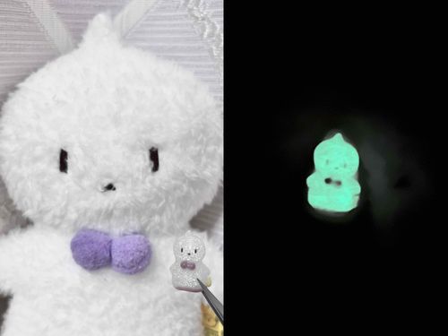 ちっちゃいおばけが、光ってる…