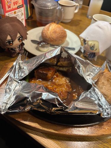 ぬいりせんせ「ぬ！(つつみやきはんばあぐだ)」
ぬいんばちゃん「ぬ…(あつそうだな…)」