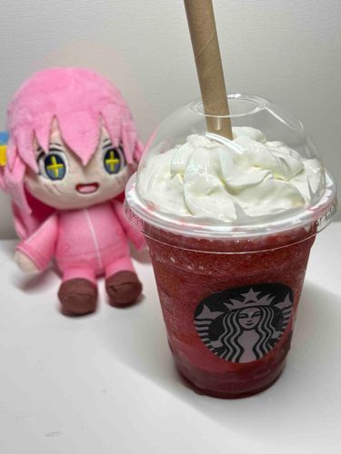 スタバの苺フラぺ
ぼっちちゃんが美味しそうに見ています
ぼっちちゃんがスタバ1人で行くのは難易度高すぎるだろうから次はぼっちちゃんの分も買ってくるね