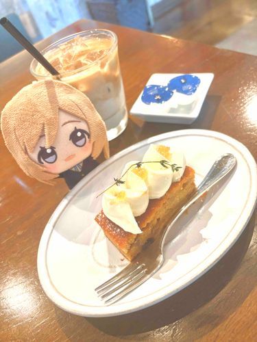 🎀プロデューサーくんとカフェでキャロットケーキを食べたよ！
🅿️🥕と聞いて身構えていましたが美味しいですね
🎀気に入ったなら、今度私が作ってあげるね♪