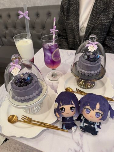 🎐フランス産のジャージー牛乳と北海道産のチーズを使用したブルーベリーケーキだそうですよ🫐
🅿️中にはぎっしり🫐が詰まってて贅沢な味でした。