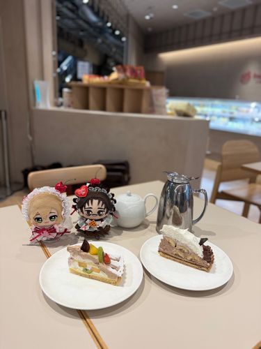 にーたんぶりぶりフリル似合わなくてかわいーね