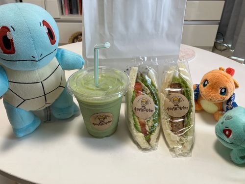 お気に入りのサンドイッチ屋さん🥪
小松菜スムージーおいしい🩵