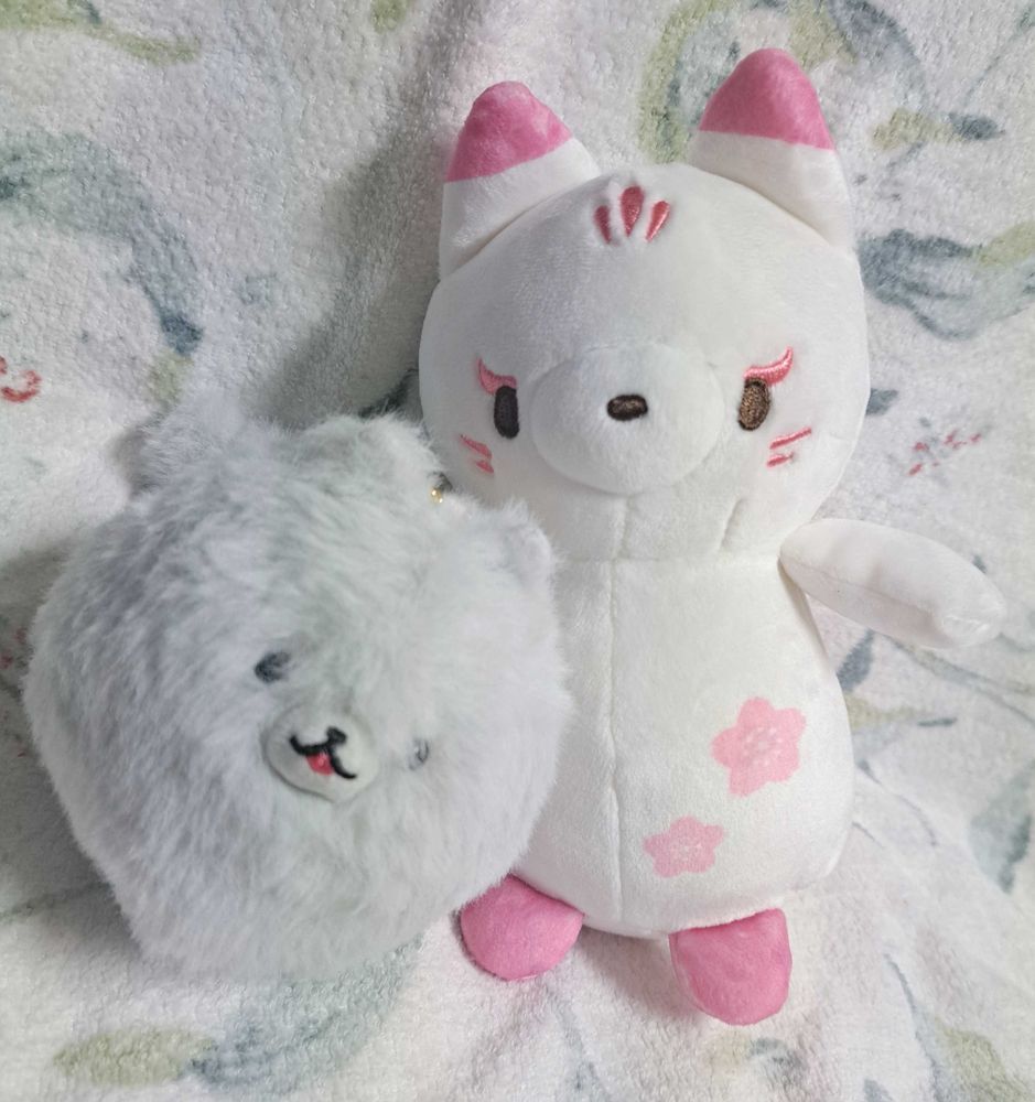 🦊「こんばんはなのよ🌸 …はぇ?姿がちがう?あっちはねぇ…お出かけする時の毛玉姿なのよね(੭ ᐕ) お外は毛玉が多くて…それ以外はこの姿なのよ燐達」
🧶「…꜀(.௰. ꜆)꜄」
🦊「ぽぽさん?」
🧶「=͟͟͞͞ ( ˙꒳˙)」※パンの耳見つけたの!!
🦊「!!(੭ ᐕ)」
