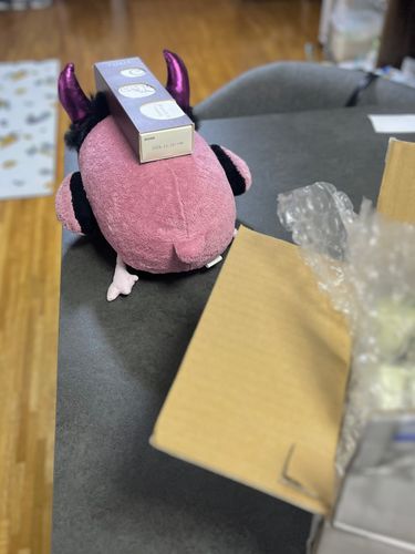 「じっか」のママから、たべものがいっぱい届いたよー
これおいしそうだからぼくのね！持ってくからー！