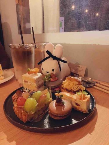 あきの デザートビュッフェ だよ
ぶどうと くりの ケーキが おいしー