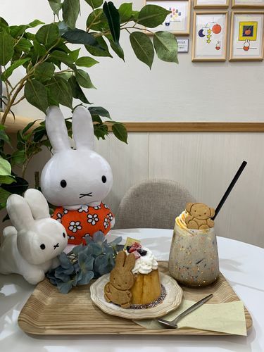 びじゅつかんの コラボカフェに いったよー
プリンが のーこーで おいしかったよー