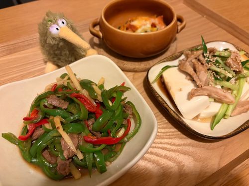 久々におうちごはん〜♪
自己紹介ポストだけじゃ寂しいからういん😔
青椒肉絲と中華風冷奴と南瓜のチーズ焼きういん。
美味しかったういん♪