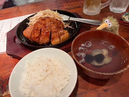 おぅ！
照り照りのトンテキういん〜♪
酒飲みはシジミは残さず食べなきゃだーういん♪