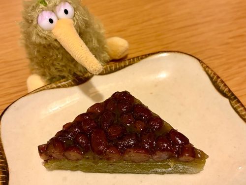 帰宅してお家で水無月を食べたういん。
今年前半の穢れを払って後半を健やかに過ごす為の行事らしいういん。
今年後半もがんがんいくういん♪