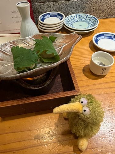 千葉さんが焼きのお店で飲んだういん。
さんが焼き、大葉にくるんで焼くのか？
同居人のふくろうは「なんか違う気がする」と言ってたういん。
日本酒甲子はいつも美味しいういん🍶