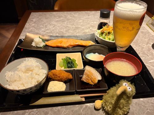 今日は同居人のふくろうが健康診断ってのなので、ついて行って一緒にランチ食べたういん。
今回はバリウムってのを飲まないのでビールは飲んでいいと言ってたういん。
どゆこと？
