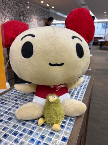 同居人のふくろうに付き合って献血に行ったういん。
僕は応援係📣

AIDSの検査目的で献血をしてはいけないのです。
でもγ-GTPの数値見るために献血はいいういんか？

「その目的じゃないし、高いのはγじゃなくてCHOLなんだ！（🦉）」