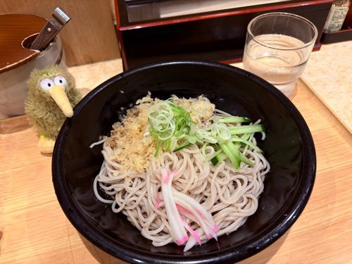 暑いういん。
お昼はお蕎麦でさっぱりと。
こりはきっと夜がっつり食べるための準備なのかもしれないういん。
