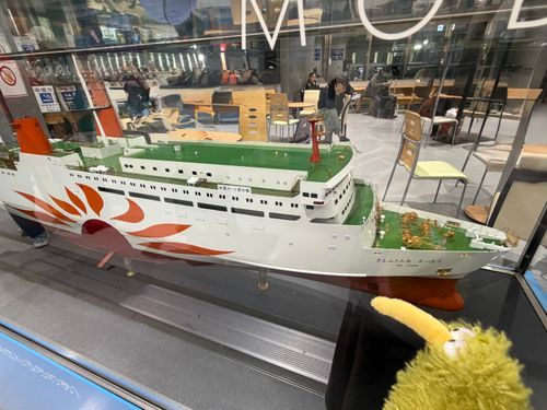 昨日はこの船に乗ったういん🚢
でも僕は実は密航…。
乗船者名簿に載ってないかもよ〜🤫
でもちゃんと僕のベッドもあったういん🤭