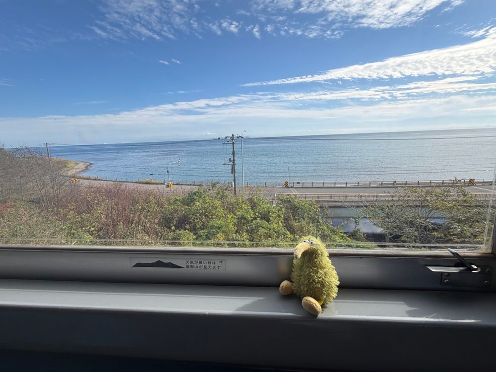 木古内のきゃらキーコとも写真を撮ってまた電車で戻ります。
天気が良くて気持ち良い電車旅だったういん🚃