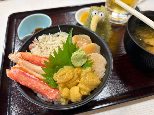 あり？
昨日苫小牧行く前のが抜けてたういん。
電車待ちで駅前で食べたういん。
函館最後のご飯〜♪

