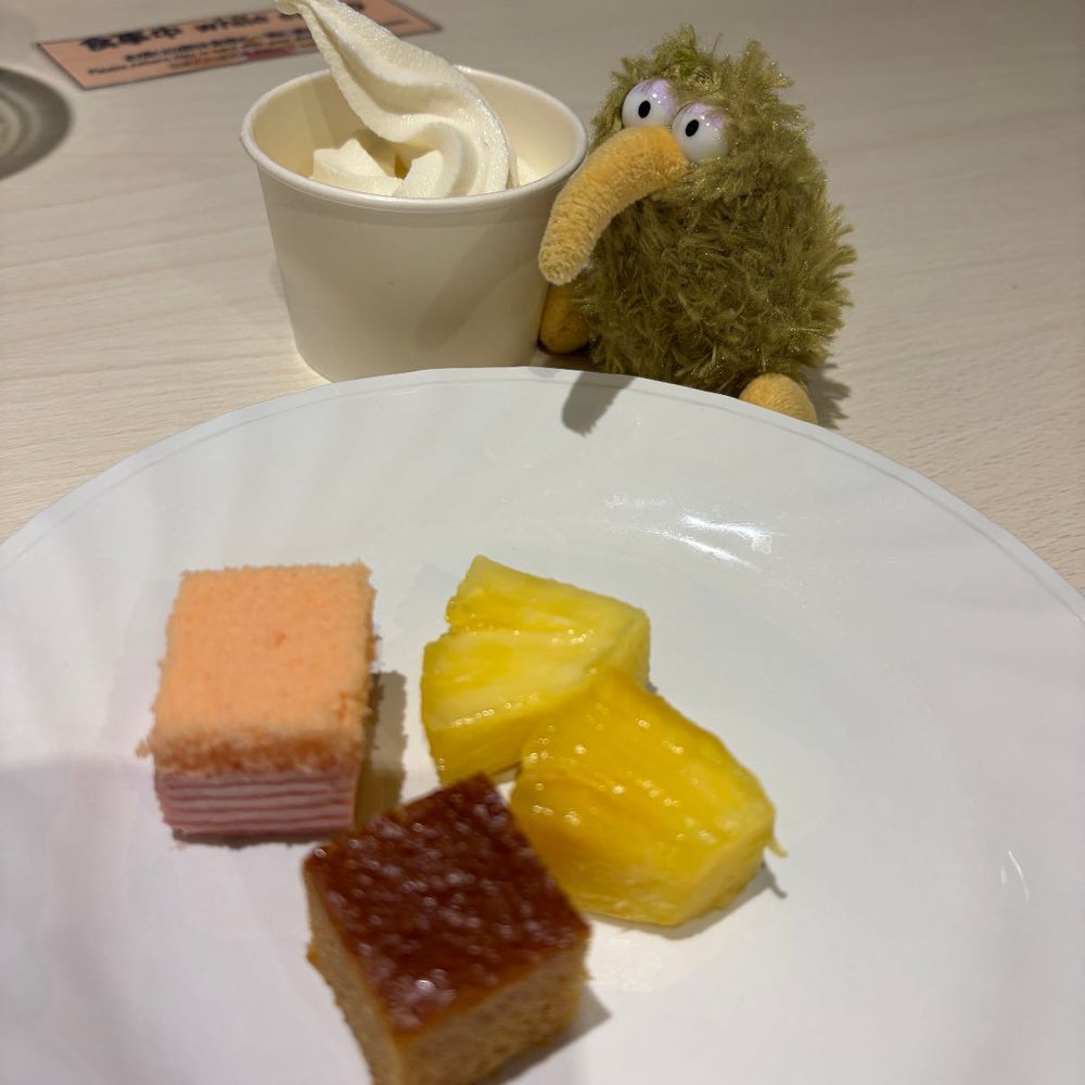 昨晩のご飯ういん。
色々とり過ぎでは？
デザートも食べたういん。
もちろん、ビールもね😏