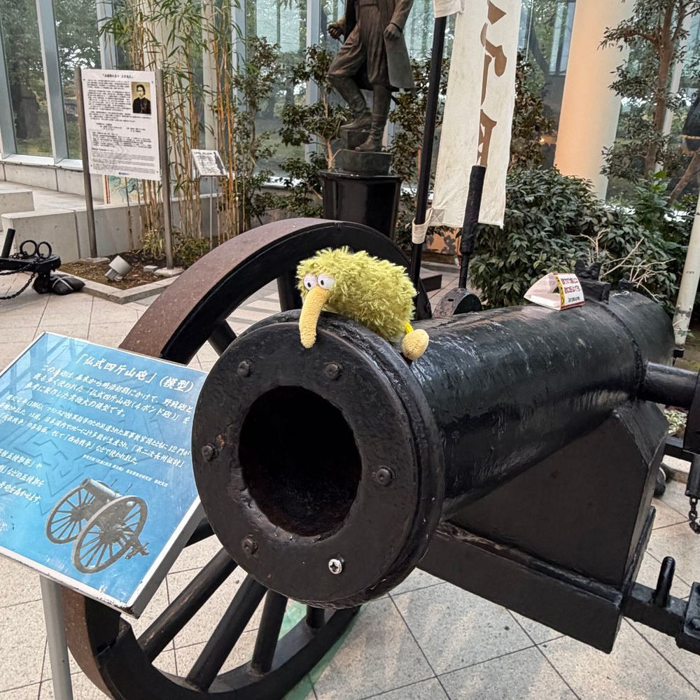 今日は五稜郭にもいったういん。
こっちにきて色々言った場所が見えたういん〜♪
青森は向こう！
ねこさんに手を振ったういん〜♪