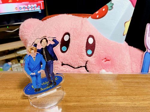 アクスタだから食べられないよ