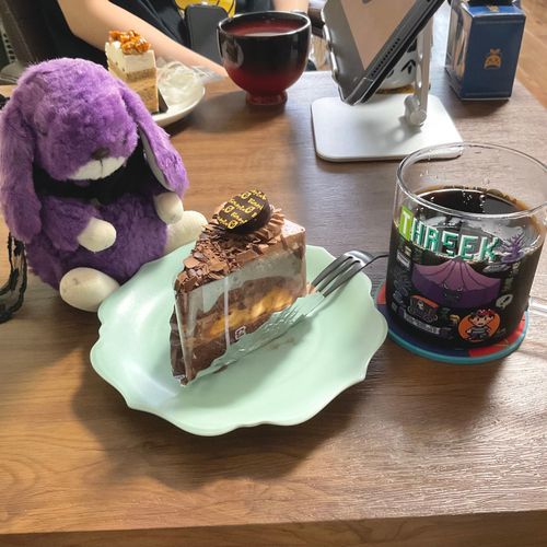 さいきんおしごとがいそがしかったから、おともだちがねぎらってくれたよ
チョコバナナのケーキ！