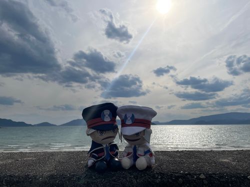 ｢ブラボーな 海ですよ！クダリ！風が強いですが それもまた 心地よいですね」
「うん そうだね ノボリ 広くて 青くて すっごくキレイ！きっと また 二人で来ようね」