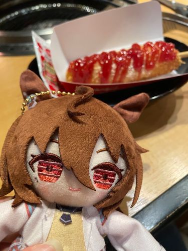 タキオンちゃんとチーズハットク

｢何とも高カロリーな食事だなぁ…君、私のトレーナーだという自覚はあるのかい！？｣