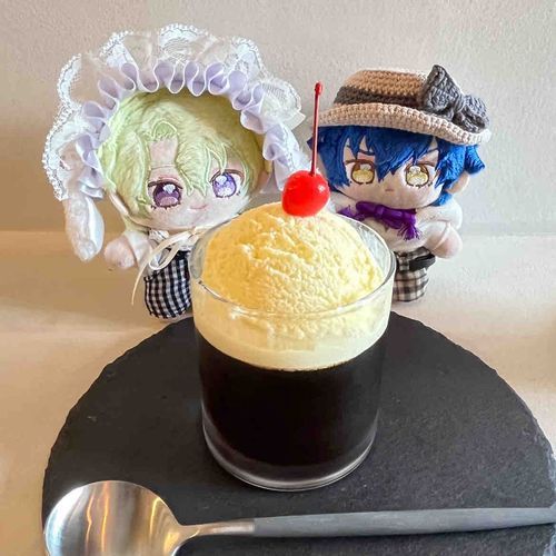 なんとも大きすぎるコーヒーゼリーだった😂
食品サンプルみたいな綺麗なバニラアイス🍨笑
大きすぎて2人ともビックリしてたね😳😳