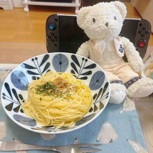 お休みだからおひるごはんはペペロンチーノたべちゃうんだって！
きょうのばんごはんはグラタンがんばるっていってた🧸