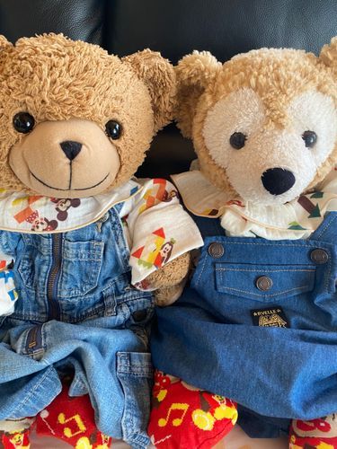 こんにちは！くま太郎ままです🧸

今日の新しい子（仮）。
くま太郎と並べてテレビ見ていたらだいぶ表情が変わった気が…？
可愛い服とくま太郎と一緒の靴下も買いました！

まだ笑顔にはならないかもだけど、これから楽しい事沢山あるからね☺️💕


🧸「あたらしいコのなまえみんなでたくさんたくさんかんがえているのー！！もうすこしではっぴょうするからおたのしみに！」
