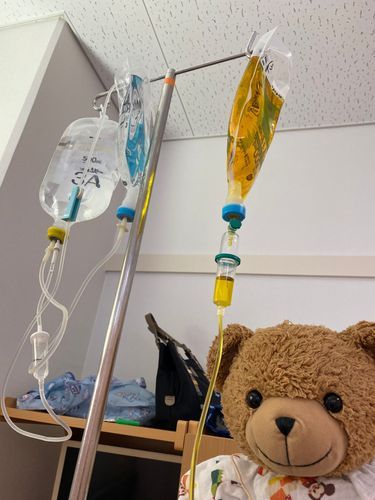 🧸「こんにちはー！くま太郎なの🧸
みんなー！まましゅじゅつおわったよー！😭
みんながおうえんしてくれたからいたみほとんどなくてぶじにおえました😌✨
せんせいがいうにはあしたかえってもいいよっと🤣
まだようすみだけどね🤭

とりあえずままはげんきです✌️」