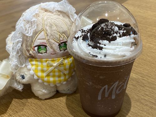 こんばんは！新米プロデューサーくま太郎ままです🌙*ﾟ
今日は心療内科へ行く日だったのであいらちゃんを連れて病院へ
マック寄った際にCMでやっていたクッキークリームチョコフラッペを飲んでみました！
美味しかった！チョコというよりかはココアみたいな味わい☺️

また飲みたいな～😌💕