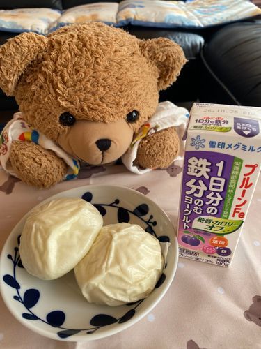 🧸「こんにちは！おおきいぼくはおひさしぶりな、くま太郎なの🧸
まいにちままとリハビリしているけどてつぶんってどうしたらせいじょうになるんだろ？とかんがえていたときにままのままがかってきてくれたのみもの！
さいきんコレのんでいるの、こうかあるといいなー(/◎＼)ｺﾞｸｺﾞｸｯ･･･

あと、きょうのあさごはんはにくまん！！
おいしいよね🤤でも、いえでのむしかたってむずかしい…(  -᷄ω-᷅ )」