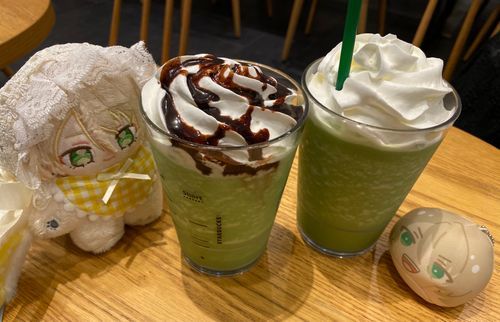 こんばんは、新米プロデューサーくま太郎ままとあいらちゃんです🌙*ﾟ
今日は私のリハビリがてらの散歩🐾𓏸𓈒(ง ˙˘˙ )ว
母にも着いて来て貰いデパートに突撃し、スタバへ（期間限定出ているとは知らずに普通に抹茶クリームフラペチーノ頼む私たち🤣）
この時に緊急地震速報が鳴って、私は大パニック😵‍💫母は冷静でした😅
あの音苦手なんですよね…。何事もなくて良かったー。

くま太郎にお土産も買ってお家に帰りました☺️
次にスタバ行ったら期間限定の飲みたい！( *˙ω˙*)و ｸﾞｯ!