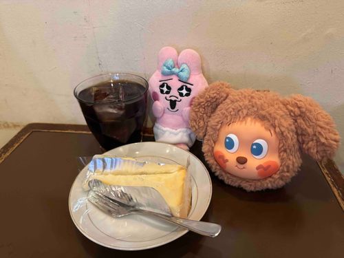 お友達と気になってた喫茶店に行ってきまちたよ〜✌✌
期間限定のニューヨークチーズケーキおいちかったでちゅ♡♡♡