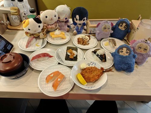 今日のお昼ご飯はま寿司