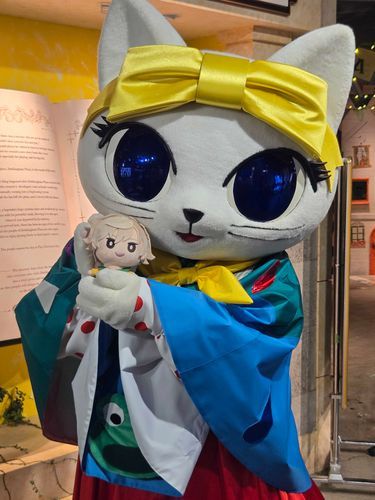 ナンジャタウンのマスコットの猫ちゃんとのツーショットや。
お気に入りなんやで。