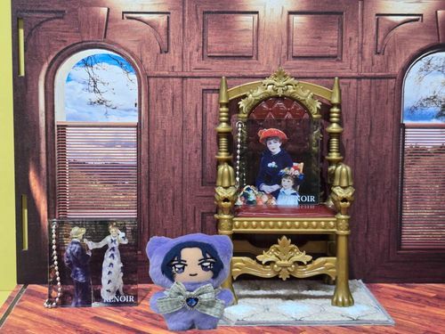 ルノワールのガチャガチャなんだって。うちのひとは俺の影響でルノワールのグッズを集めてるんだ
